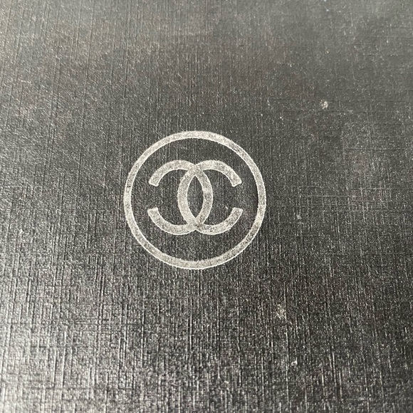 Chic Monochromatic Chanel Snow Globe – A Collector’s Dream! - Picture 4 of 5